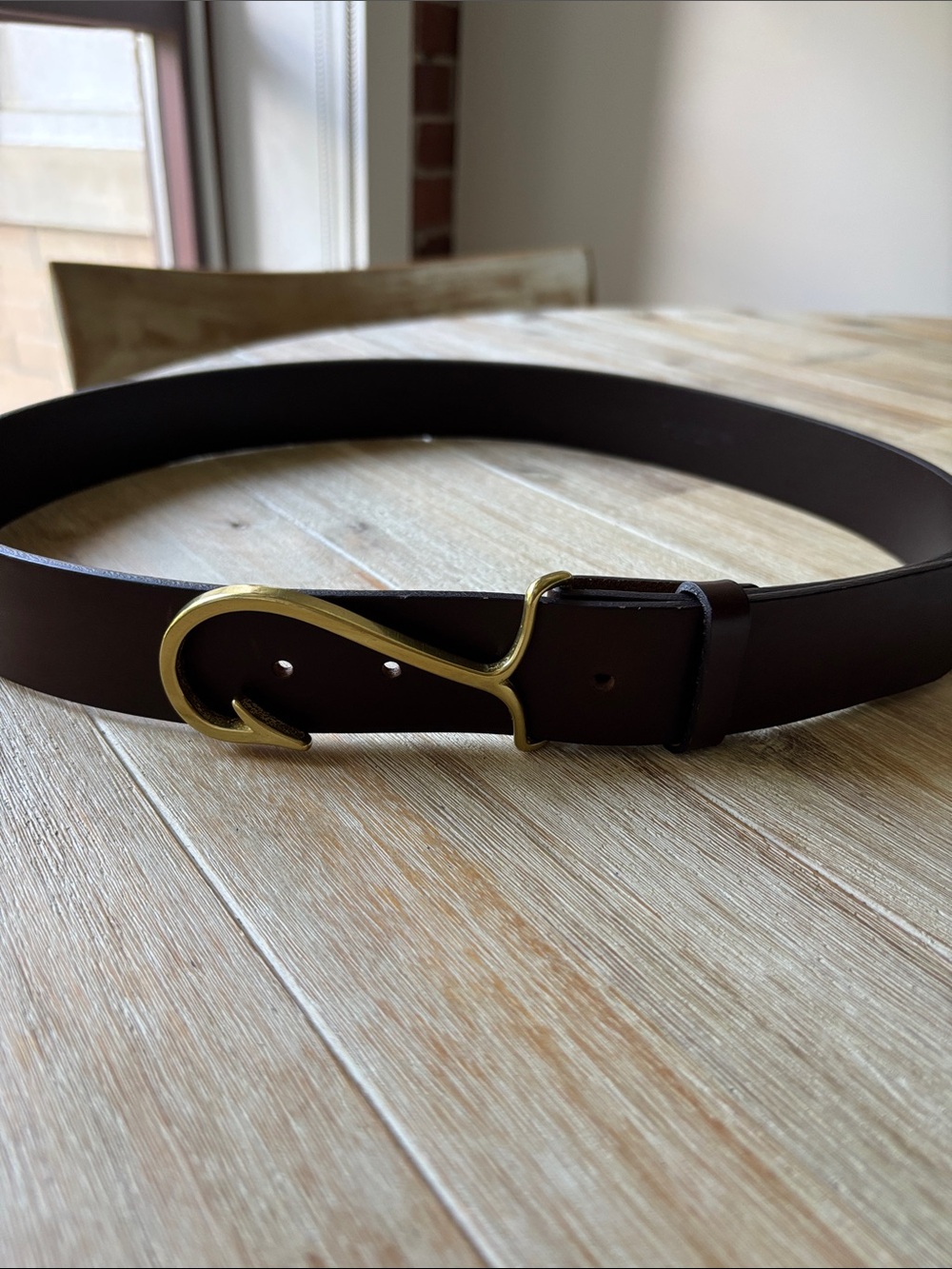 Men’s Vineyard Vines fishhook dark brown leather belt, Sz 38